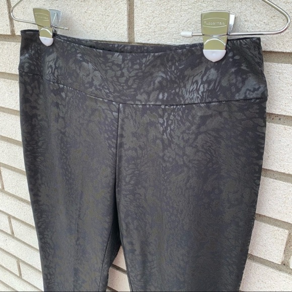 NIC+ZOE Embossed Wonderstretch Pant - Picture 7 of 9